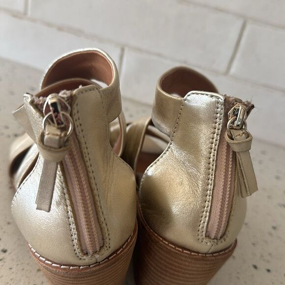 Sofft SAMOA Platino Metallic Leather Ruched Straps Sandals Wedge Heel Size 9.5M - Picture 12 of 13